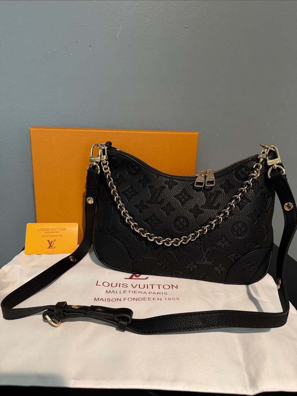 Fashion Black LV Monogram-Embossed Leather Shoulder Bag with Gold Chain